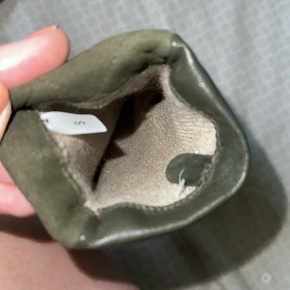 Women's EZ Touch Screen Quilted Suede Gloves - Picture 6 of 7